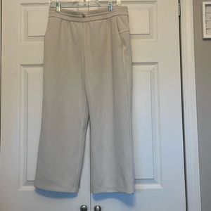 Lululemon softstreme cropped pants size 8. Stone color. Good condition.